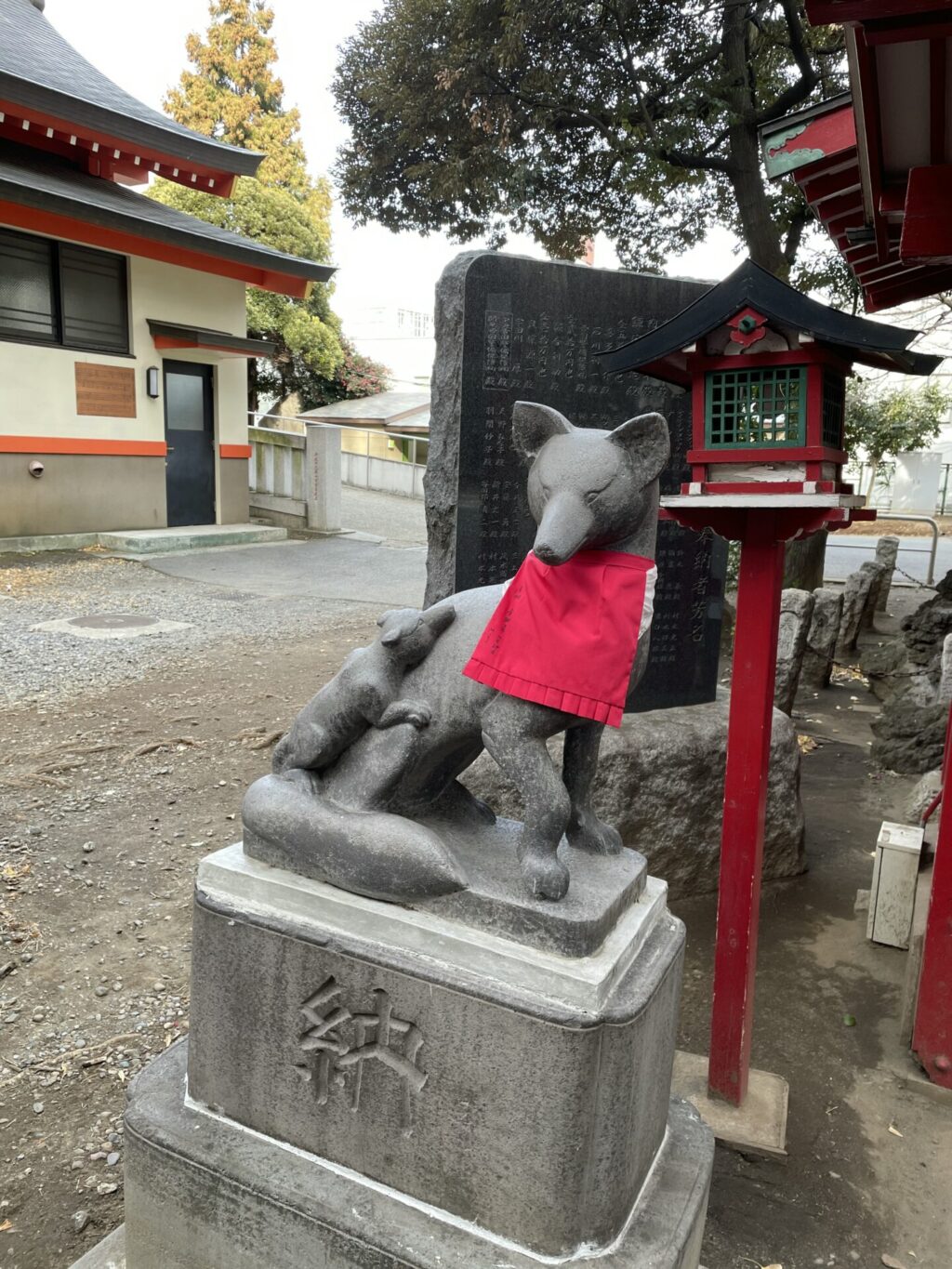 神狐（威徳稲荷神社）
