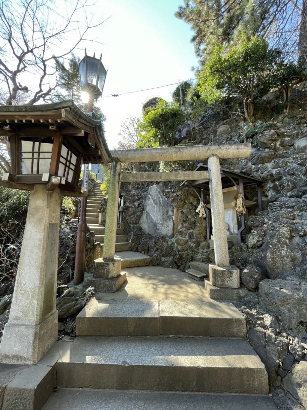 富士塚の入口（浅間神社）