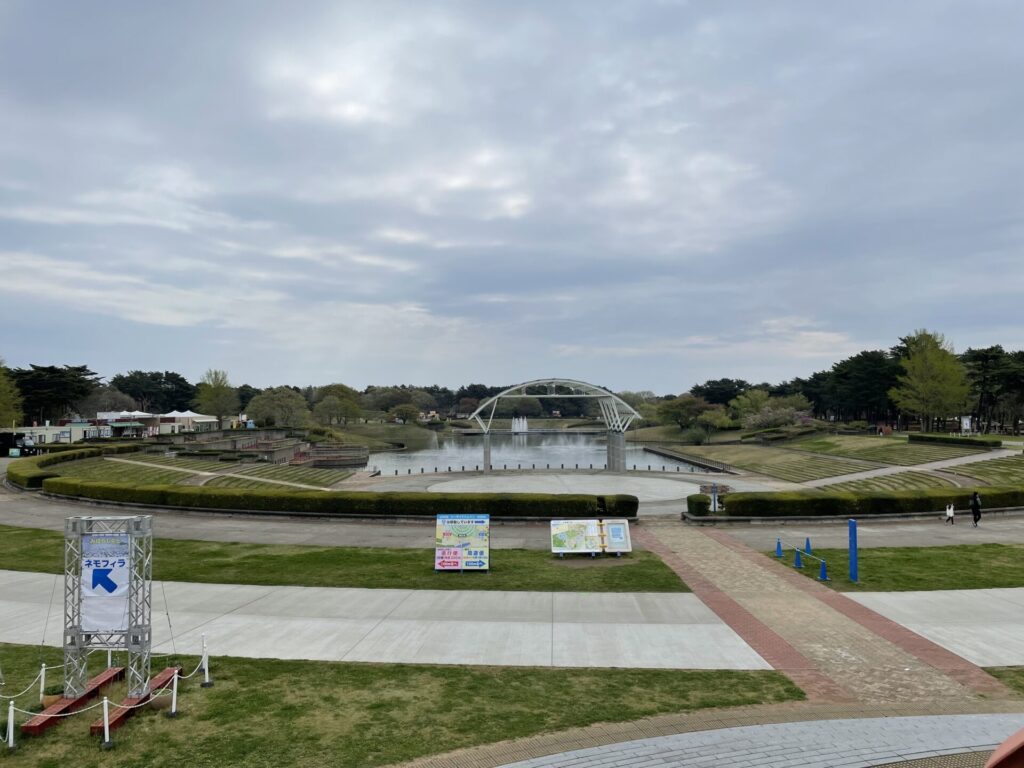 入口→「水のステージ」（国営ひたち海浜公園）