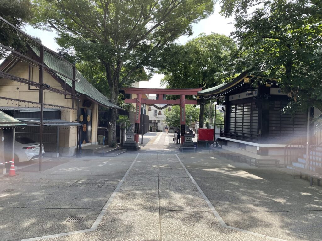 拝殿→入口の鳥居（須賀神社）