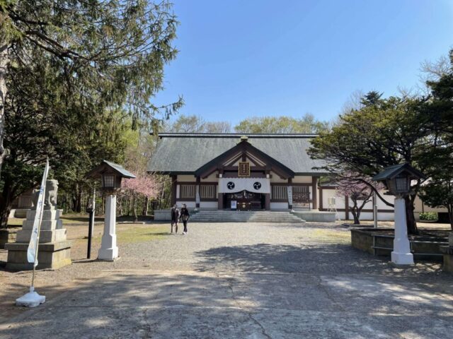 社殿前（岩内神社）