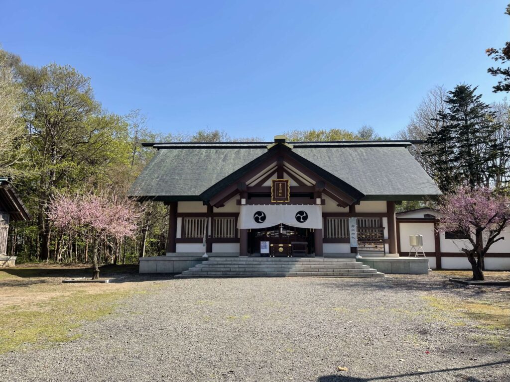 社殿前②（岩内神社）