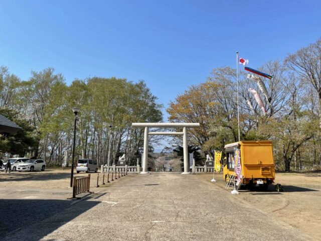 参道→「第三鳥居」（岩内神社）