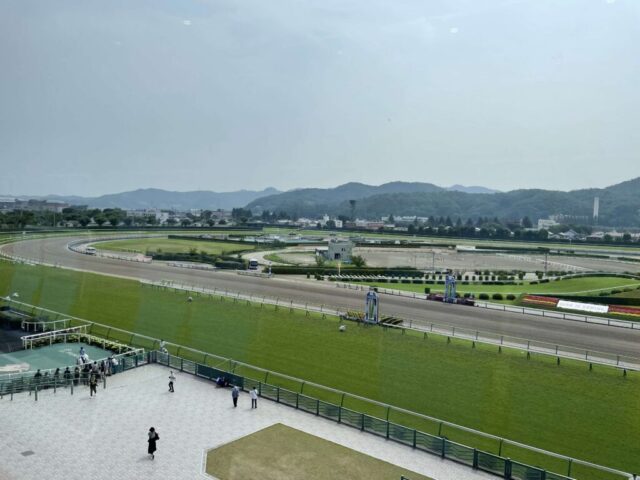 指定席Ａ→「左側」（福島競馬場）