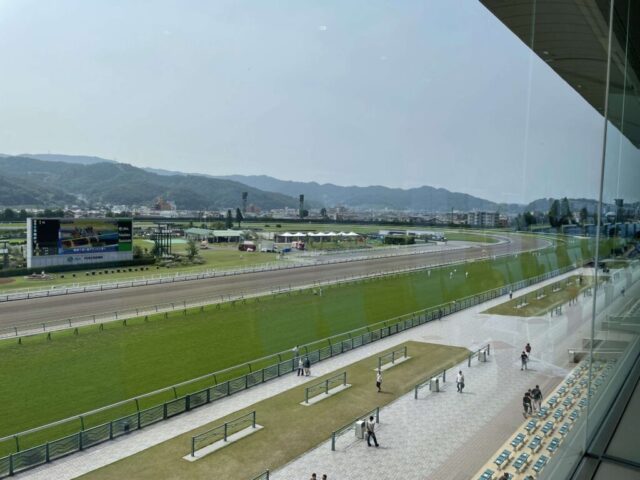 指定席Ａ→「右側」（福島競馬場）