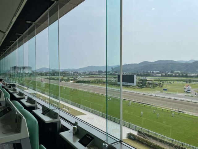 指定席Ｂ→「左側」（福島競馬場）