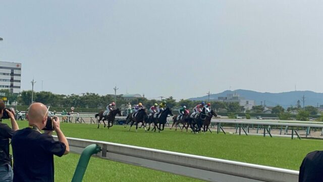 第１Ｒ　障害3歳以上未勝利　2,770メートル（芝）→「出走」