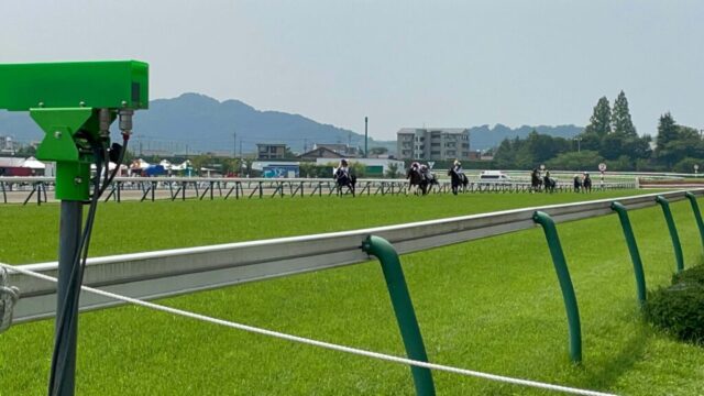 第１Ｒ　障害3歳以上未勝利　2,770メートル（芝）→「直線」