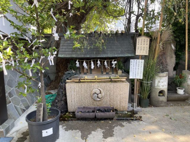 手水舎・末社（波除神社）