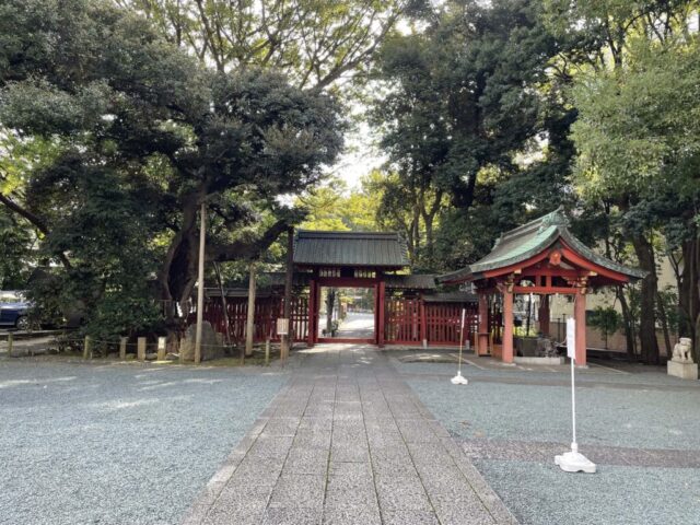 参道→「神門」（金王八幡宮）