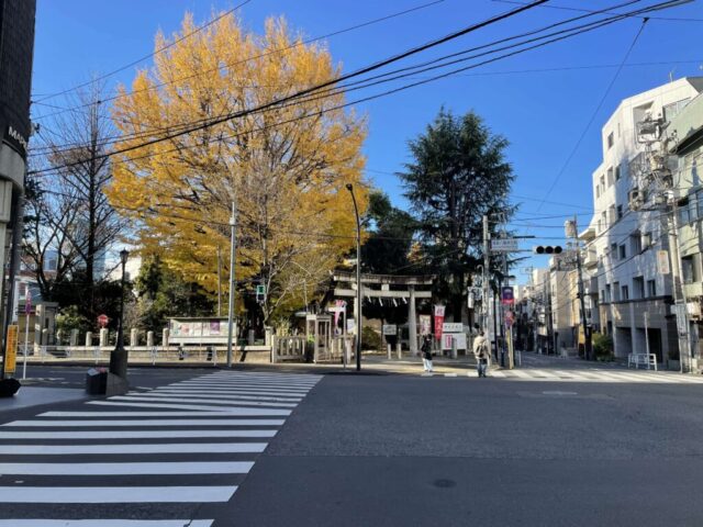 大鳥居 手前（鳩森八幡神社）