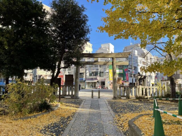 参道→「大鳥居」（鳩森八幡神社）