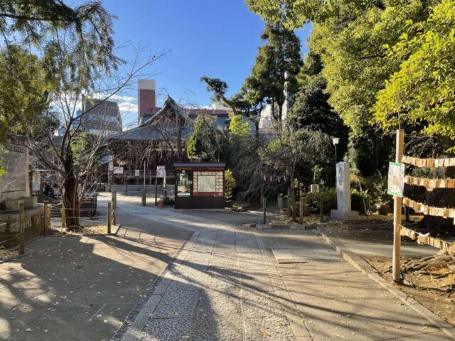 裏参道→「拝殿」（鳩森八幡神社）