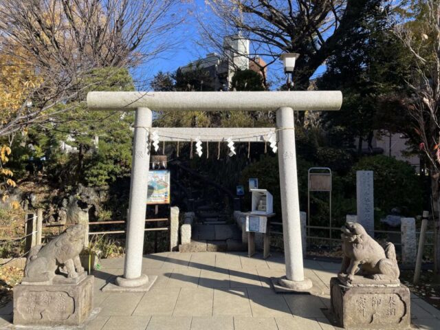 千駄ヶ谷の冨士塚（鳩森八幡神社）