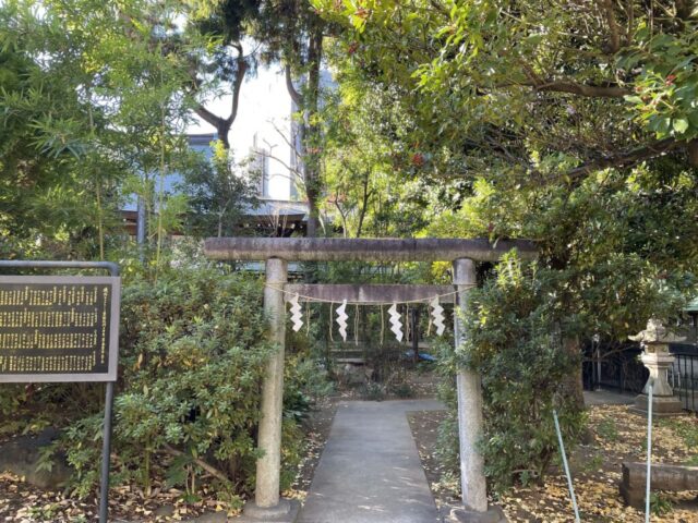 神明社 鳥居（鳩森八幡神社）