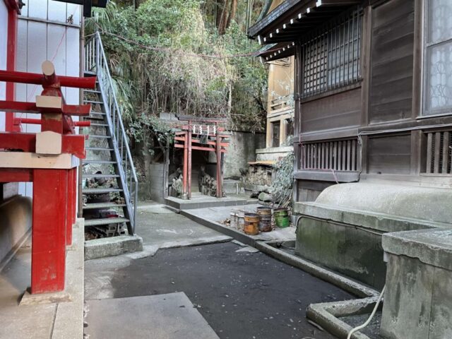 境内社前→「本殿裏」（御田八幡神社）