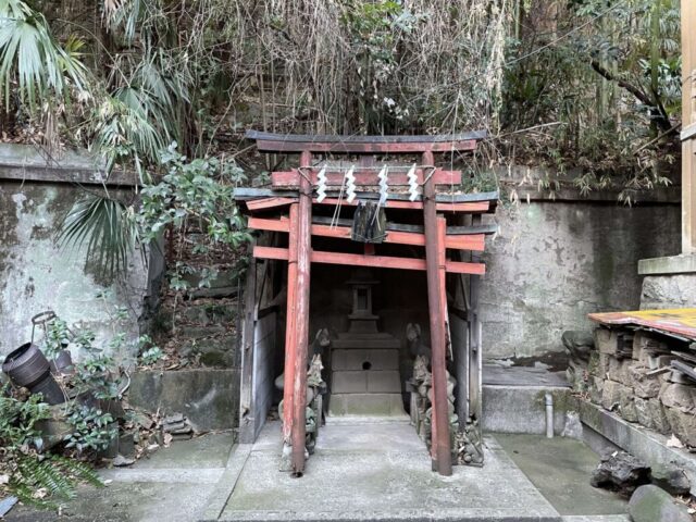 古い稲荷神社（御田八幡神社）