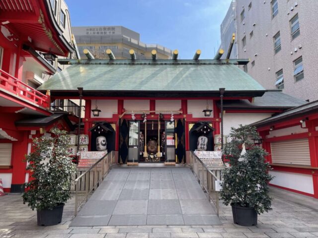 拝殿前(鷲神社)