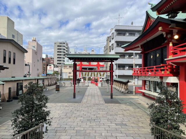 拝殿→「二の門」(鷲神社)