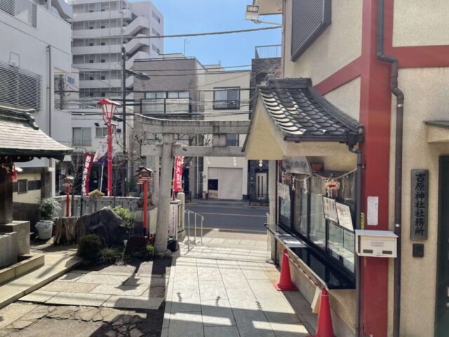 拝殿→「参道」(吉原神社)