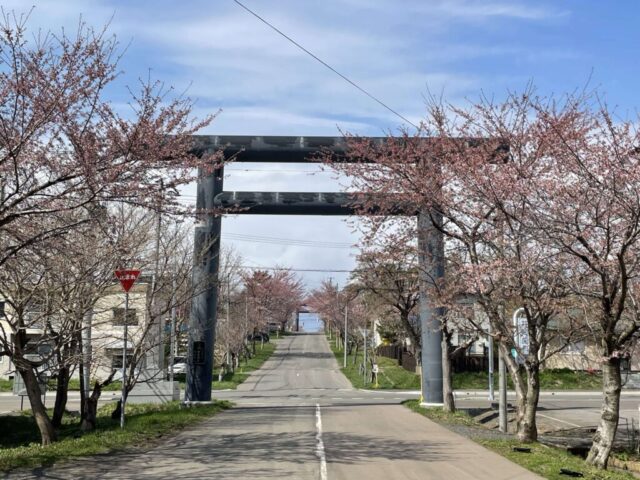 参道→「第二の鳥居」（岩内神社）