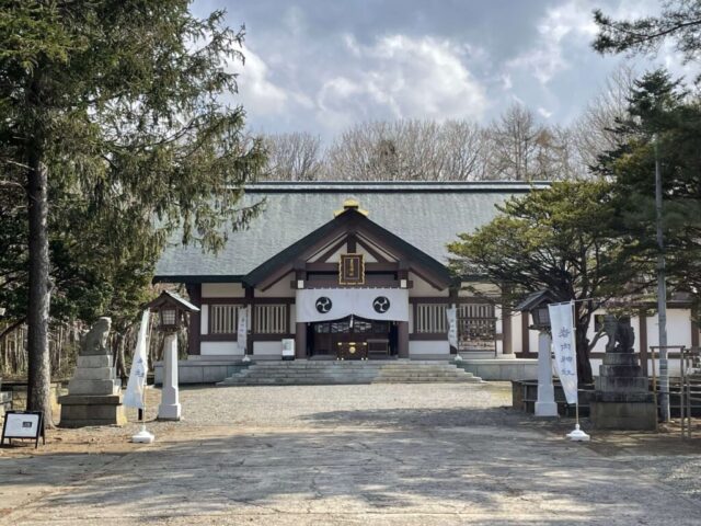 社殿 前（岩内神社）