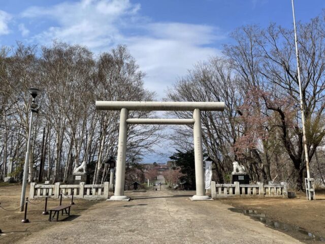 参道→「第三の鳥居」（岩内神社）