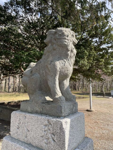 狛犬②（岩内神社）