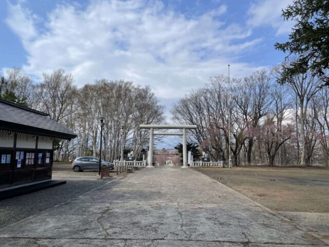 参道→「第三の鳥居」②（岩内神社）