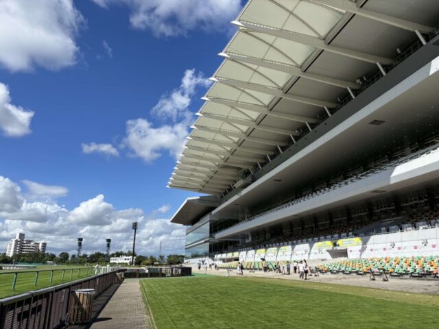 観客席②(中京競馬場)