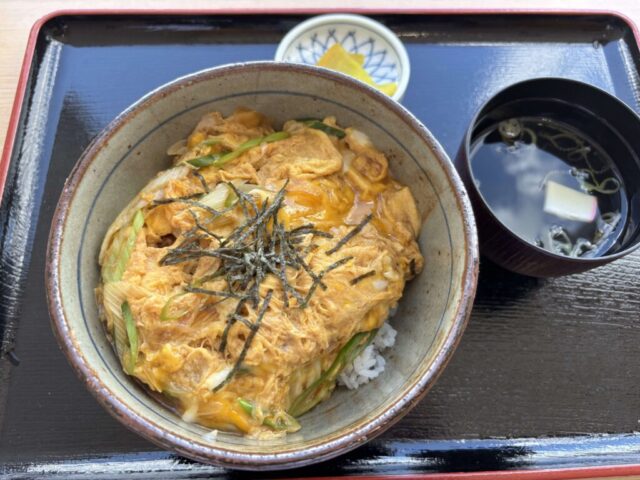 そば木曽の「勝つ丼」(中京競馬場)