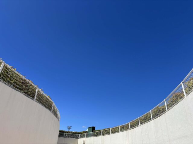 地下通路出口→「青空」(中京競馬場)