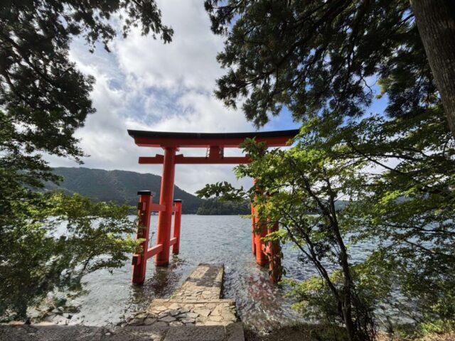 平和の鳥居（箱根神社）