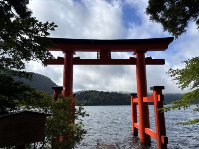 平和の鳥居②(箱根神社)