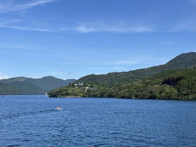 遊覧船→「湖と空」