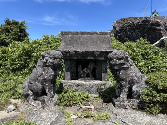 石祠＆狛犬（箱根元宮）