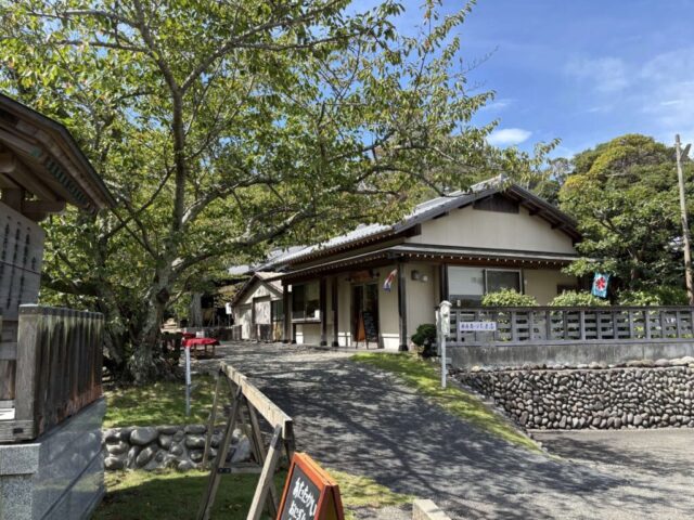 参道→「あづち茶屋」(安房神社)