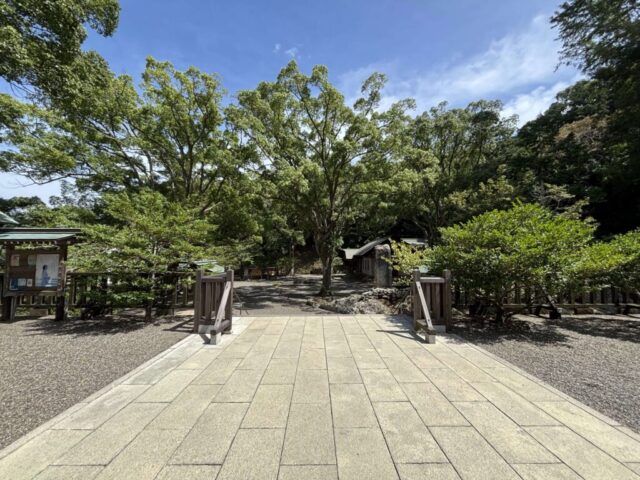 拝殿→「参道」(安房神社)