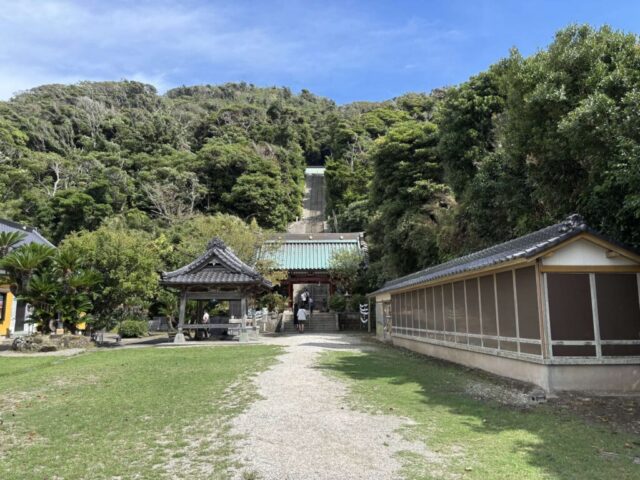 鳥居→「参道」(洲崎神社)