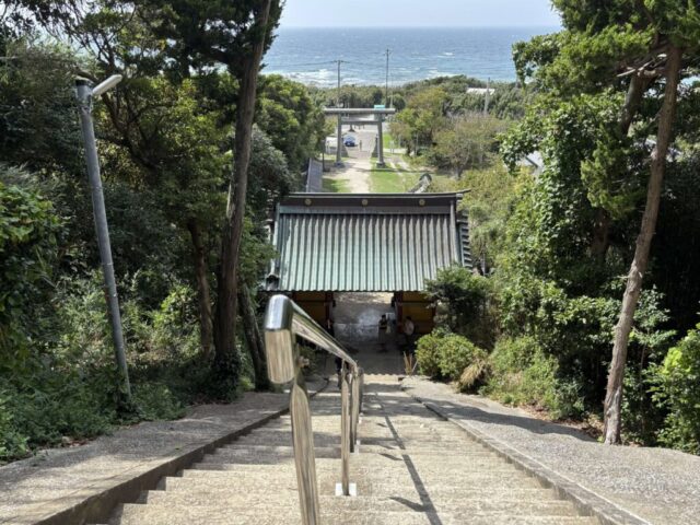 厄祓坂→「随身門」(洲崎神社)