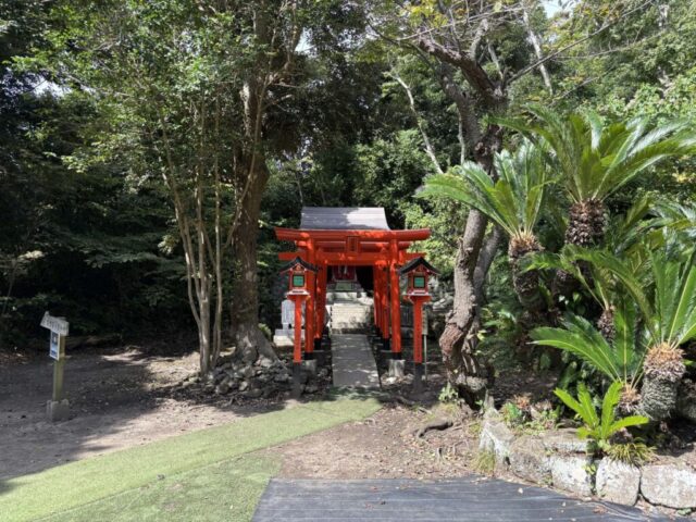 拝殿→「稲荷神社」(洲崎神社)