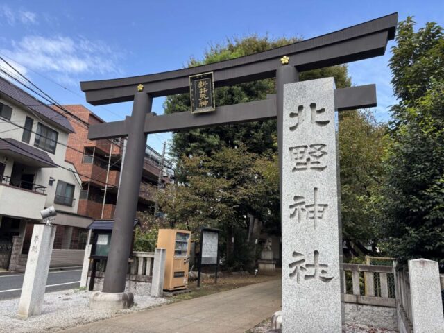 鳥居と社号標（北野神社）