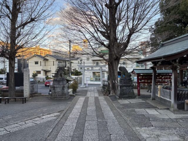 拝殿→「参道」（瀧野川八幡神社）