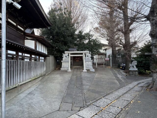 神楽殿→「境内社」（瀧野川八幡神社）