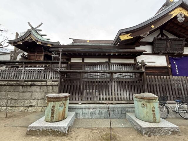 鳥居→「拝殿・本殿」（飛木稲荷神社）