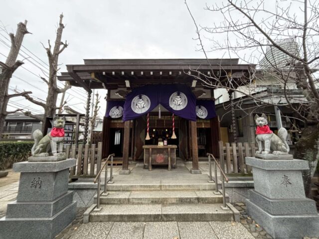 鳥居→「拝殿」（飛木稲荷神社）
