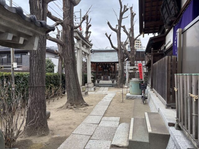 拝殿 左横（飛木稲荷神社）