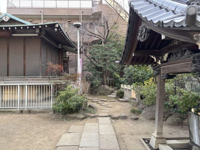 手水舎横→「神楽殿」（住吉神社）