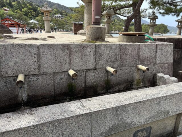 手水舎（厳島神社）