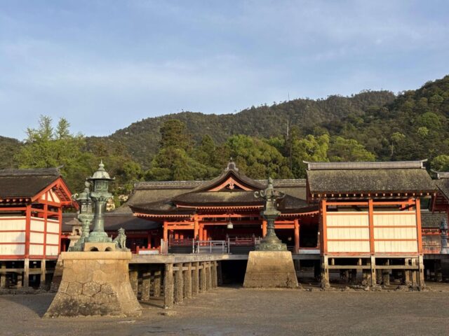 厳島神社「右」（宮島）